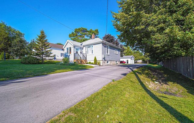 486 Heath St, House detached with 3 bedrooms, 1 bathrooms and 4 parking in Cobourg ON | Image 3