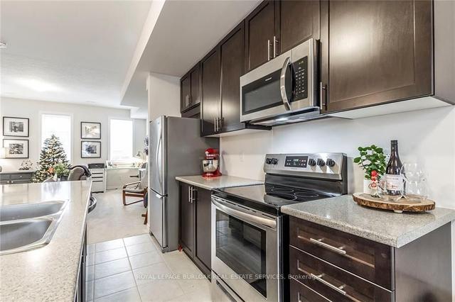 8 - 219 Dundas St E, Townhouse with 2 bedrooms, 3 bathrooms and 1 parking in Hamilton ON | Image 34