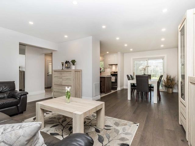 3114 Constitution Blvd, House detached with 4 bedrooms, 3 bathrooms and 5 parking in Mississauga ON | Image 2