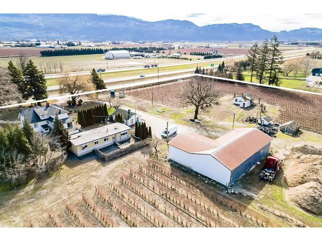 39963 North Parallel Road, House detached with 4 bedrooms, 2 bathrooms and null parking in Abbotsford BC | Image 13