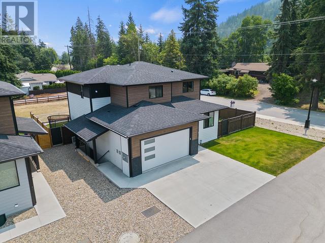 1 - 1441 20 Avenue Se, House detached with 5 bedrooms, 3 bathrooms and 2 parking in Salmon Arm BC | Image 21