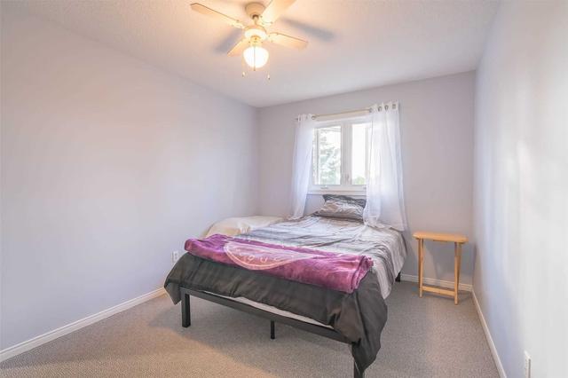 81 Toba Cres, House detached with 3 bedrooms, 2 bathrooms and 4 parking in Brampton ON | Image 3