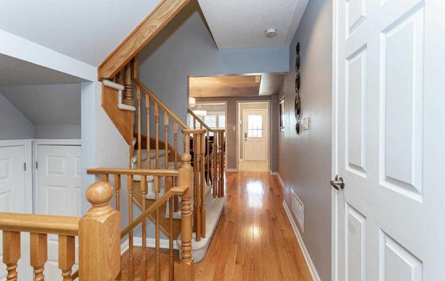 863 Scott Blvd, House semidetached with 4 bedrooms, 3 bathrooms and 3 parking in Milton ON | Image 2