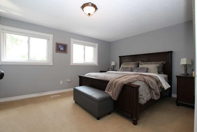 1445 Largo Cres, House detached with 2 bedrooms, 2 bathrooms and 3 parking in Oshawa ON | Image 3