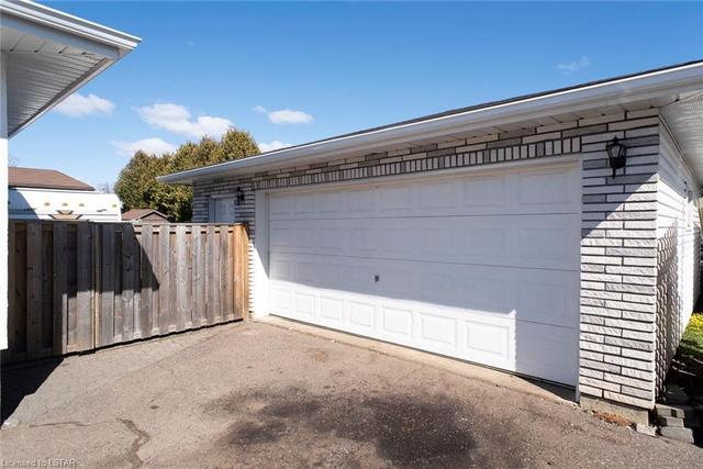 759 James Street N, House detached with 3 bedrooms, 2 bathrooms and 6 parking in Thunder Bay ON | Image 2