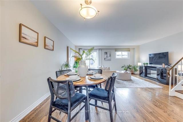 629 Francis Rd, Townhouse with 3 bedrooms, 2 bathrooms and 1 parking in Burlington ON | Image 13