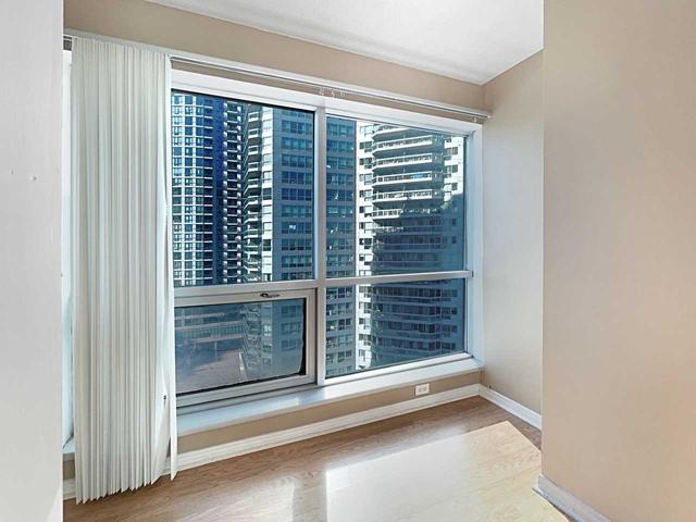 1102 - 10 Queens Quay W, Condo with 1 bedrooms, 1 bathrooms and 0 parking in Toronto ON | Image 8