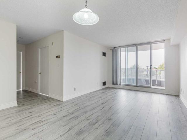 216 - 480 Mclevin Ave, Condo with 1 bedrooms, 2 bathrooms and 1 parking in Toronto ON | Image 2