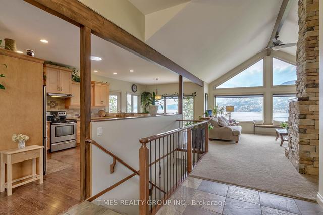 2092 Bennett Rd, House detached with 1 bedrooms, 4 bathrooms and 9 parking in Kelowna BC | Image 3