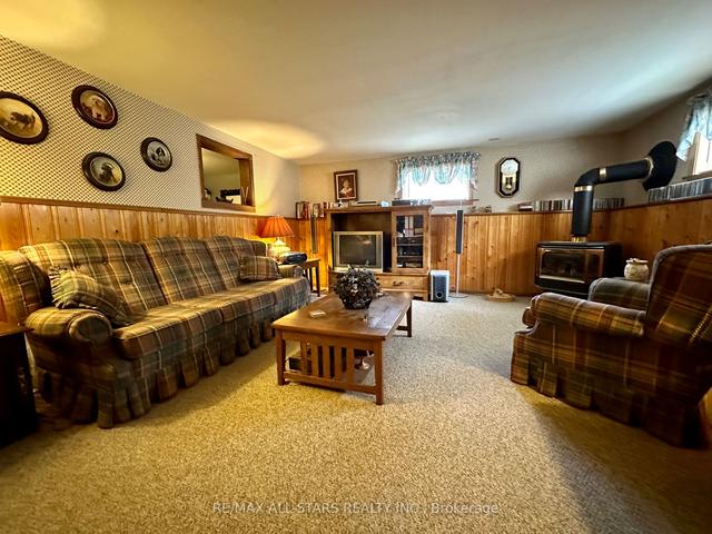 32 Government Dock Rd, House detached with 3 bedrooms, 2 bathrooms and 6 parking in Kawartha Lakes ON | Image 9