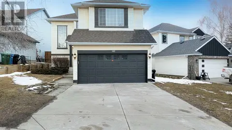 102 Somercrest Circle Sw, House detached with 5 bedrooms, 3 bathrooms and 2 parking in Calgary AB | Card Image