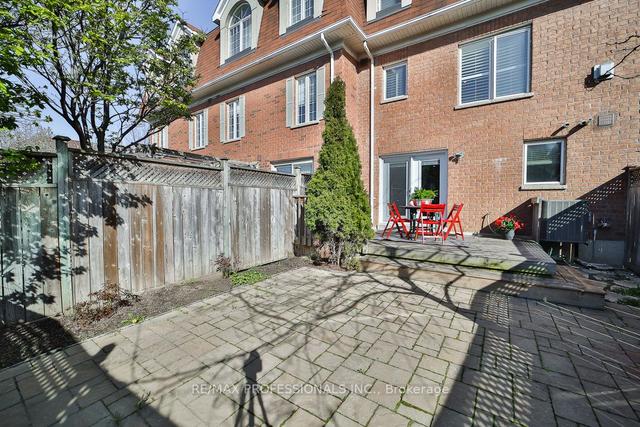 3319 Southwick St, House attached with 3 bedrooms, 3 bathrooms and 3 parking in Mississauga ON | Image 30