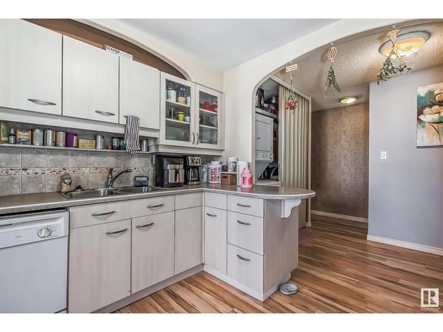 902 - 9921 104 St Nw, Condo with 2 bedrooms, 1 bathrooms and 1 parking in Edmonton AB | Image 10