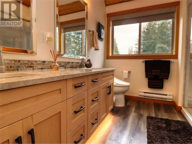 2589 Airstrip Road, House detached with 3 bedrooms, 3 bathrooms and 2 parking in Columbia Shuswap F BC | Image 31