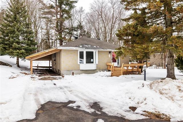 48 Vaan Drive, House detached with 2 bedrooms, 1 bathrooms and 3 parking in Ottawa ON | Image 2