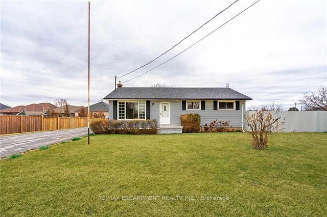 109 Byron Ave, House detached with 3 bedrooms, 2 bathrooms and 5 parking in Hamilton ON | Image 1