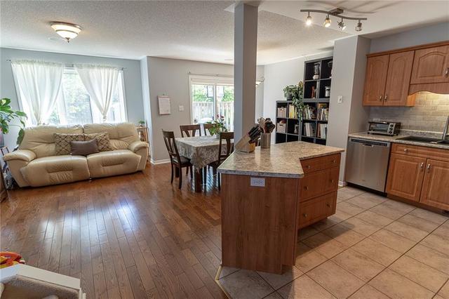 49 Summit Trail, Townhouse with 3 bedrooms, 2 bathrooms and 3 parking in Petawawa ON | Image 5