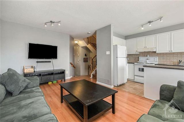 398 Hillsboro Private, Townhouse with 3 bedrooms, 3 bathrooms and 2 parking in Ottawa ON | Image 7