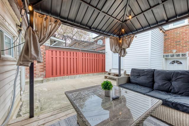 502 Westmount Ave, House detached with 2 bedrooms, 2 bathrooms and 1 parking in Toronto ON | Image 32