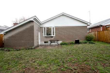 8 Tayrow Rd, House detached with 3 bedrooms, 2 bathrooms and 4 parking in Toronto ON | Image 9