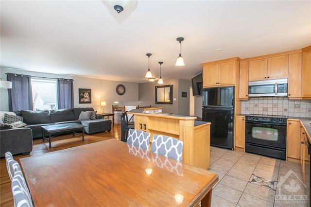 8093 Laurie Lane, House detached with 7 bedrooms, 2 bathrooms and 6 parking in Ottawa ON | Image 5