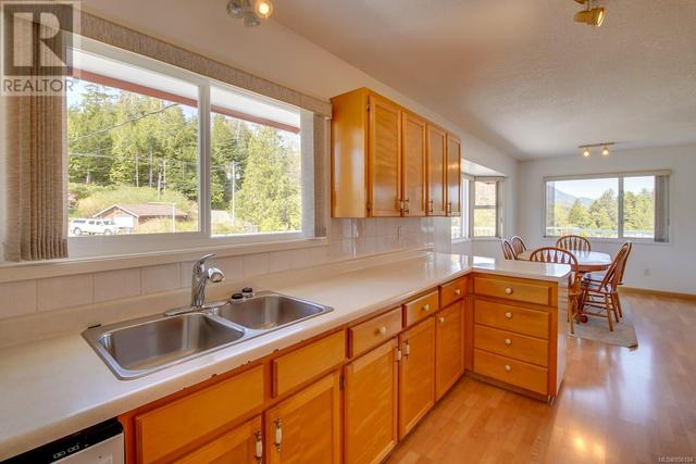 740 Campbell St, House detached with 4 bedrooms, 2 bathrooms and 6 parking in Tofino BC | Image 52