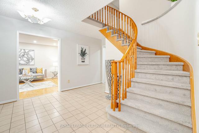 20 Corkett Dr, House detached with 4 bedrooms, 3 bathrooms and 4 parking in Brampton ON | Image 3