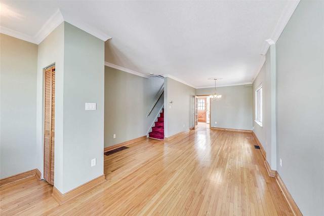 145 Springdale Blvd, House semidetached with 3 bedrooms, 2 bathrooms and 1 parking in Toronto ON | Image 15