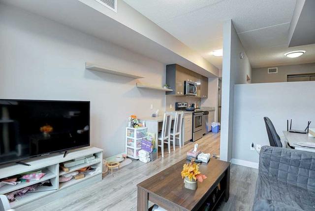 205 - 250 Albert St, Condo with 1 bedrooms, 1 bathrooms and 1 parking in Waterloo ON | Image 2