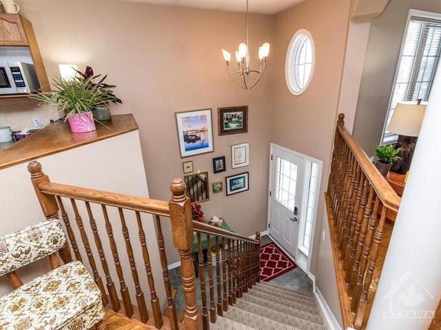 118 Castle Glen Crescent, Home with 3 bedrooms, 2 bathrooms and 6 parking in Ottawa ON | Image 3