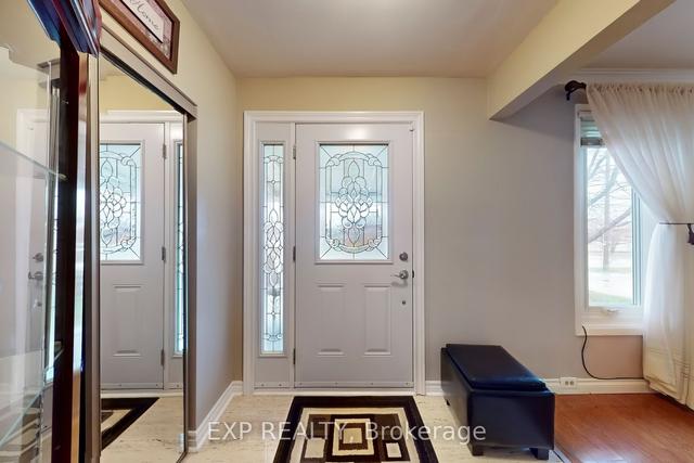 69 Navenby Cres, House semidetached with 3 bedrooms, 2 bathrooms and 4 parking in Toronto ON | Image 34
