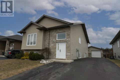 232 Cougar Cres, House detached with 4 bedrooms, 3 bathrooms and null parking in Thunder Bay ON | Card Image