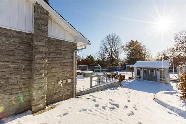 28 Appleford Street, House detached with 2 bedrooms, 2 bathrooms and 6 parking in Ottawa ON | Image 29