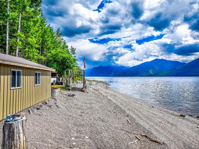 12337 Highway 3a, House detached with 4 bedrooms, 3 bathrooms and null parking in Central Kootenay A BC | Image 34