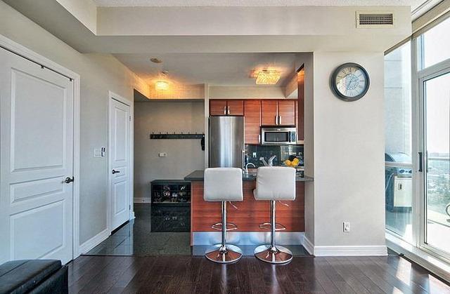 Uph02 - 1 Avondale Ave, Condo with 2 bedrooms, 2 bathrooms and 1 parking in Toronto ON | Image 4