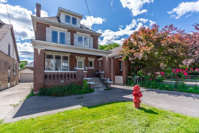 209 Rosslyn Ave S, House detached with 3 bedrooms, 3 bathrooms and 1 parking in Hamilton ON | Image 1