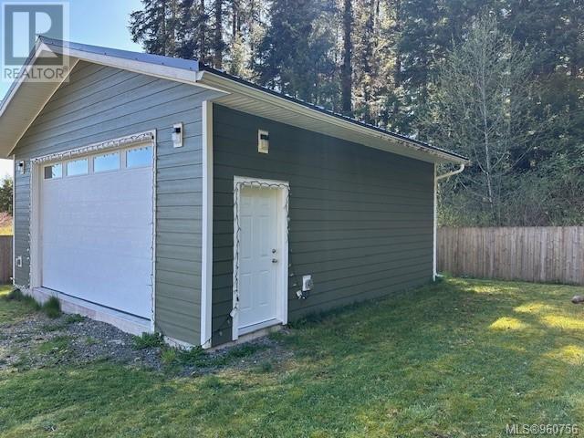 8385 Marlboro Rd, House detached with 3 bedrooms, 2 bathrooms and 4 parking in Port Hardy BC | Image 7