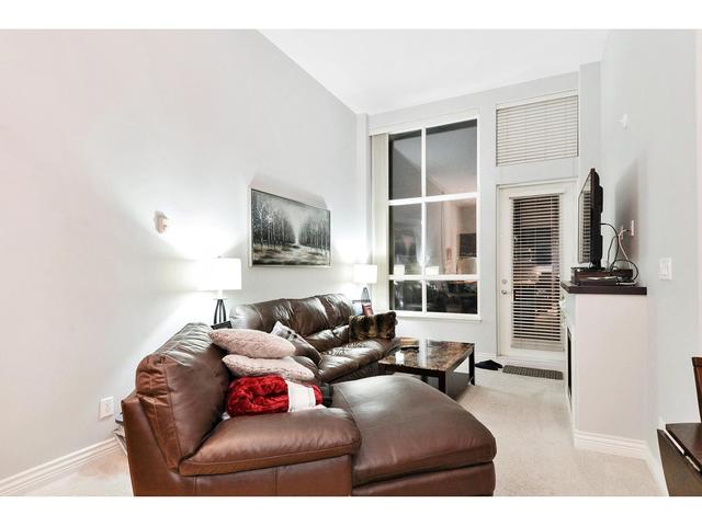 102 - 2970 King George Boulevard, Condo with 1 bedrooms, 1 bathrooms and 1 parking in Surrey BC | Card Image
