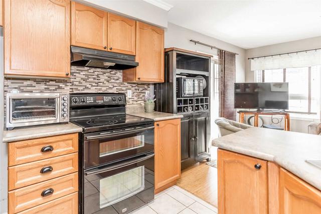 13 Tamarack Cres, House detached with 2 bedrooms, 2 bathrooms and 8 parking in Wasaga Beach ON | Image 3