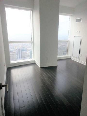 6110 - 388 Yonge St, Condo with 2 bedrooms, 2 bathrooms and 1 parking in Toronto ON | Image 9