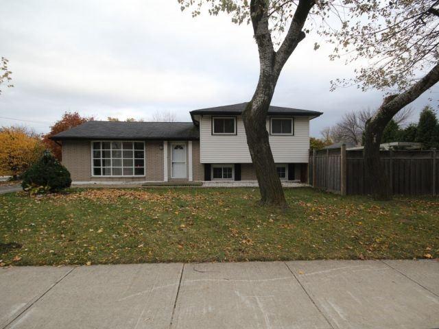 3 Banff Dr, House detached with 3 bedrooms, 2 bathrooms and 4 parking in Hamilton ON | Image 1
