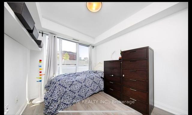 1409 - 77 Mutual St S, Condo with 2 bedrooms, 1 bathrooms and 0 parking in Toronto ON | Image 2