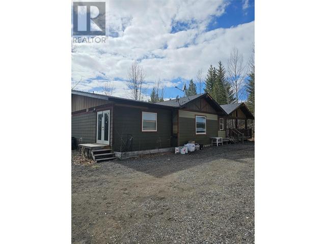 1395 Jackpine Road, House detached with 2 bedrooms, 2 bathrooms and 2 parking in Central Okanagan BC | Image 2