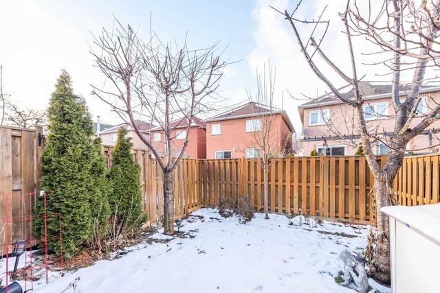 617 Lumberton Cres, House attached with 3 bedrooms, 3 bathrooms and 3 parking in Mississauga ON | Image 35