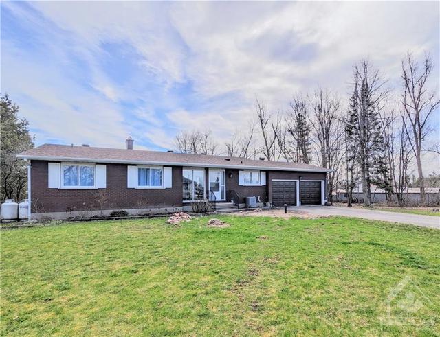 6369 First Line Road, House detached with 5 bedrooms, 3 bathrooms and 10 parking in Ottawa ON | Image 2