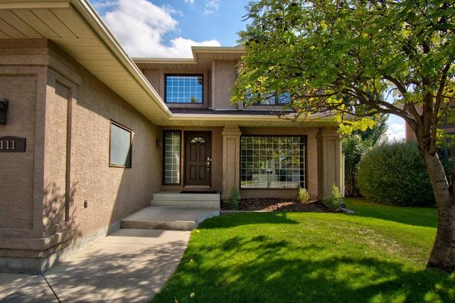 111 Douglasbank Court Se, House detached with 5 bedrooms, 3 bathrooms and 4 parking in Calgary AB | Image 2