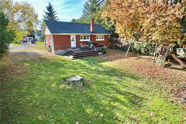 33 Daniel Ave, House detached with 2 bedrooms, 2 bathrooms and 5 parking in Kitchener ON | Image 14