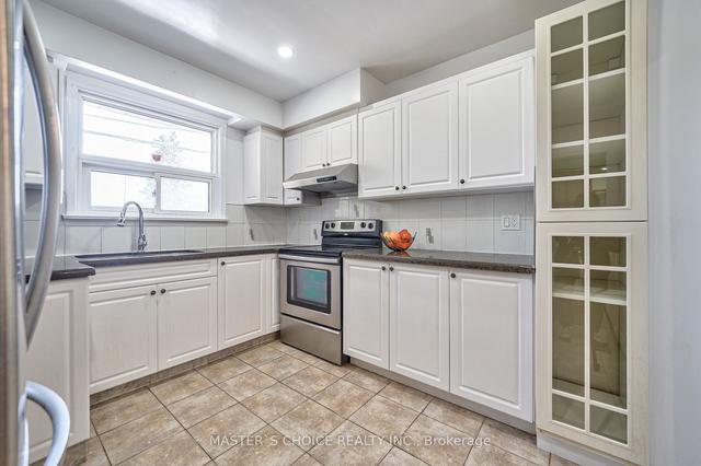 80 Fenside Dr, House semidetached with 3 bedrooms, 3 bathrooms and 4 parking in Toronto ON | Image 5