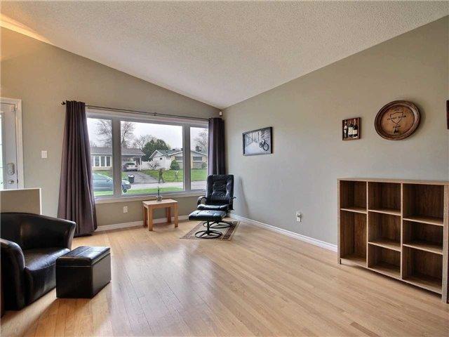 3 Kevin Ave, House detached with 3 bedrooms, 2 bathrooms and 4 parking in Ottawa ON | Image 8