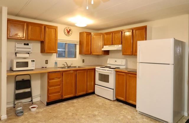 45 - 1040 9th Avenue N, Home with 2 bedrooms, 1 bathrooms and 2 parking in Golden BC | Card Image